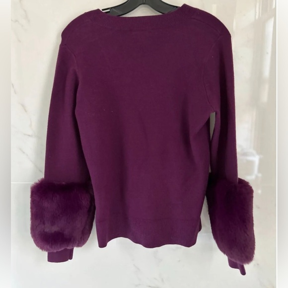 Maroon V-Neck (appears like purple in photos) Faux Trimmed Sleeves - Picture 2 of 4